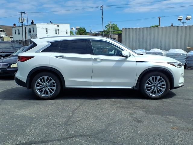 Used 2025 White INFINITI LUXE image 5
