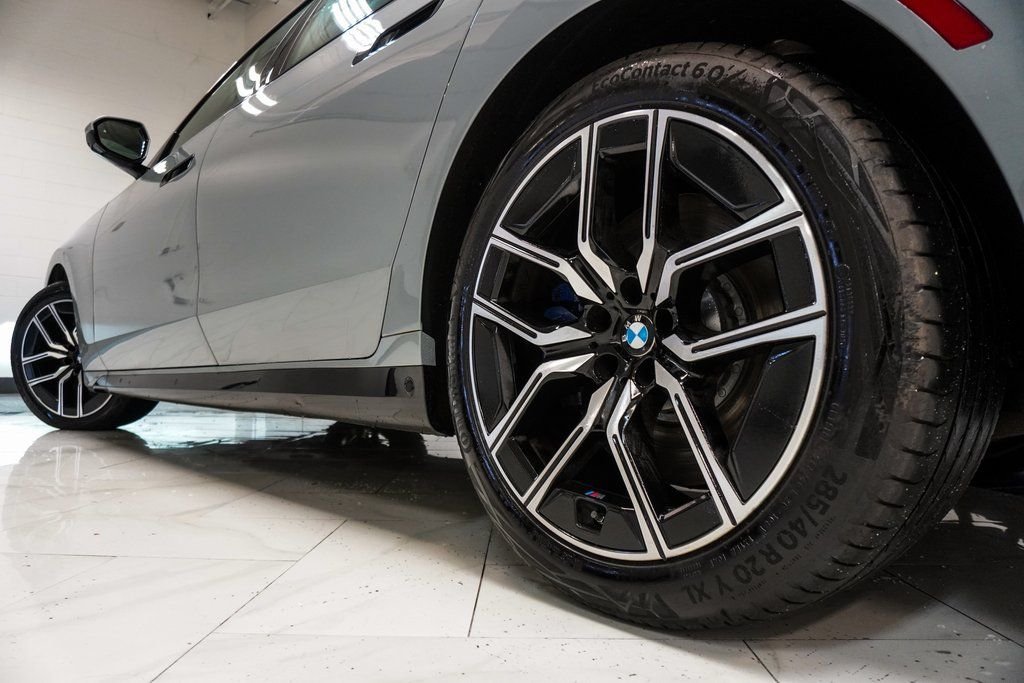 Used 2023 Gray BMW 760i xDrive image 43