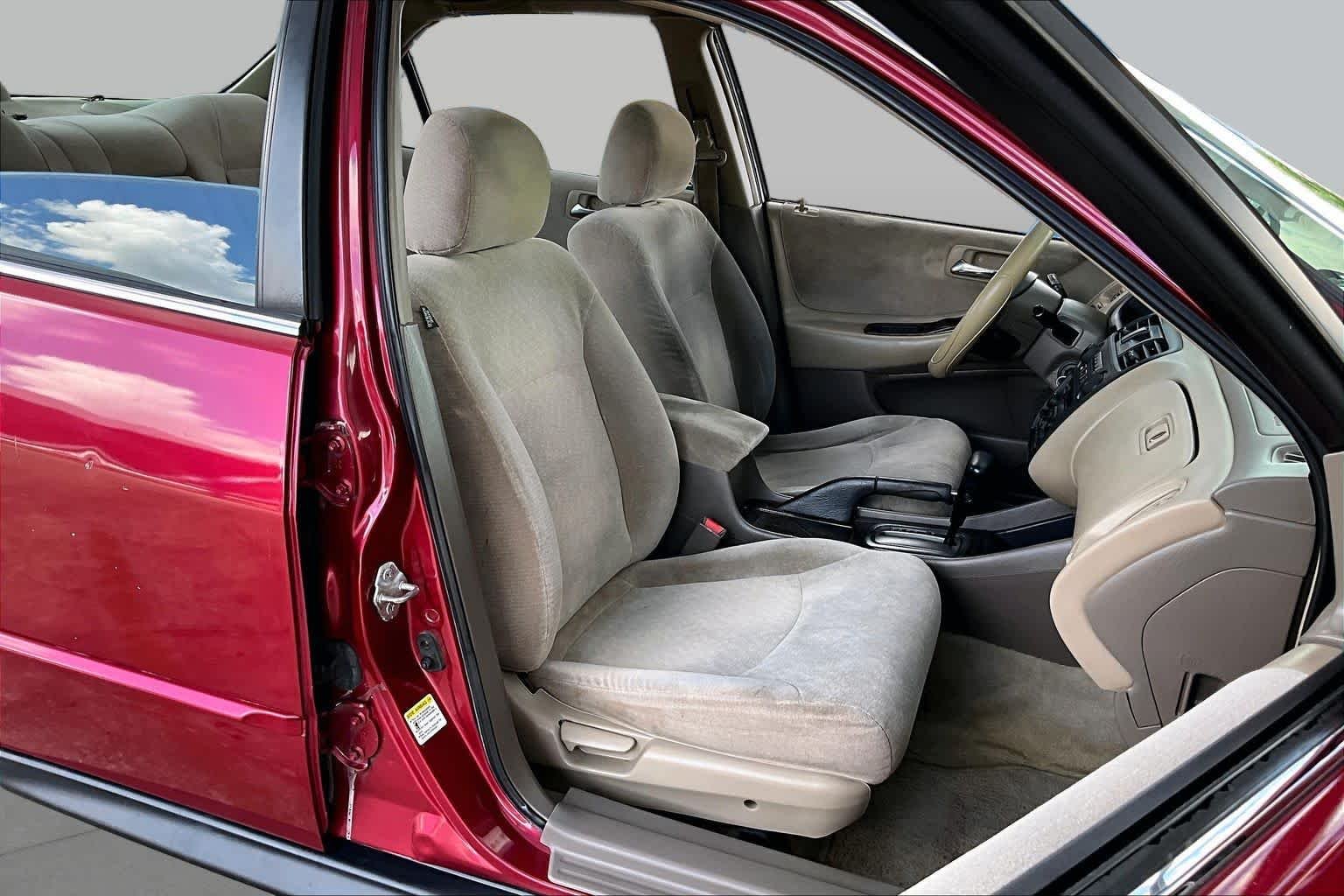 Used 2002 Firepepper Red Pearl Honda SE image 8