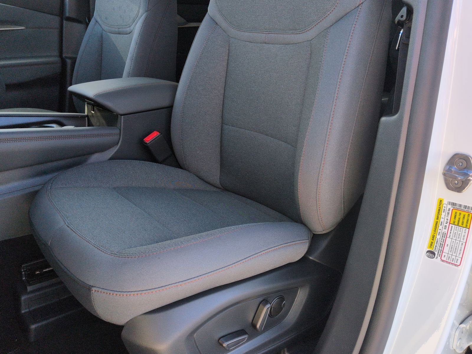 2025 Ford Explorer Active - Photo 17