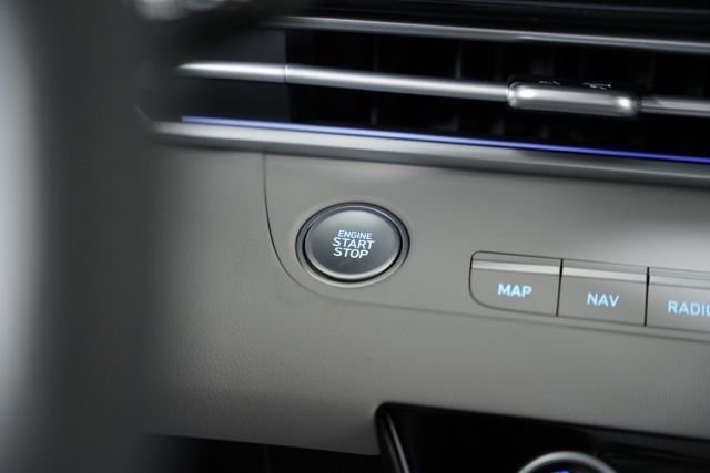 2025 Hyundai Elantra Limited - Photo 12