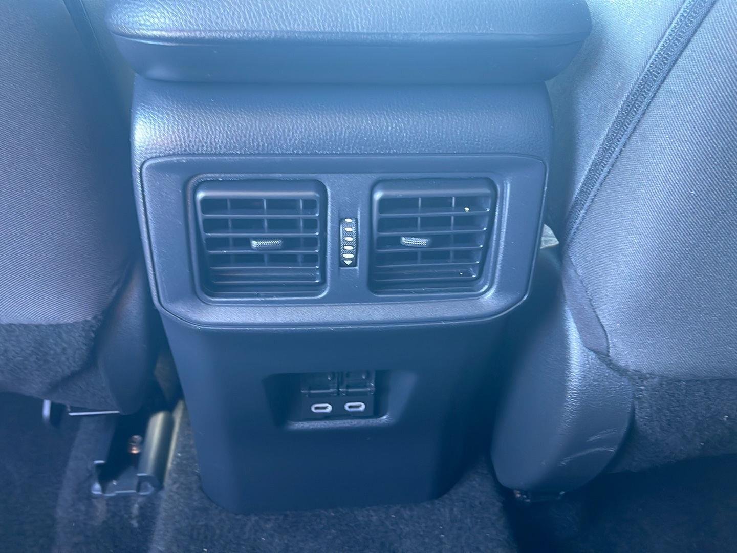 2025 Toyota RAV4 XLE - Photo 14