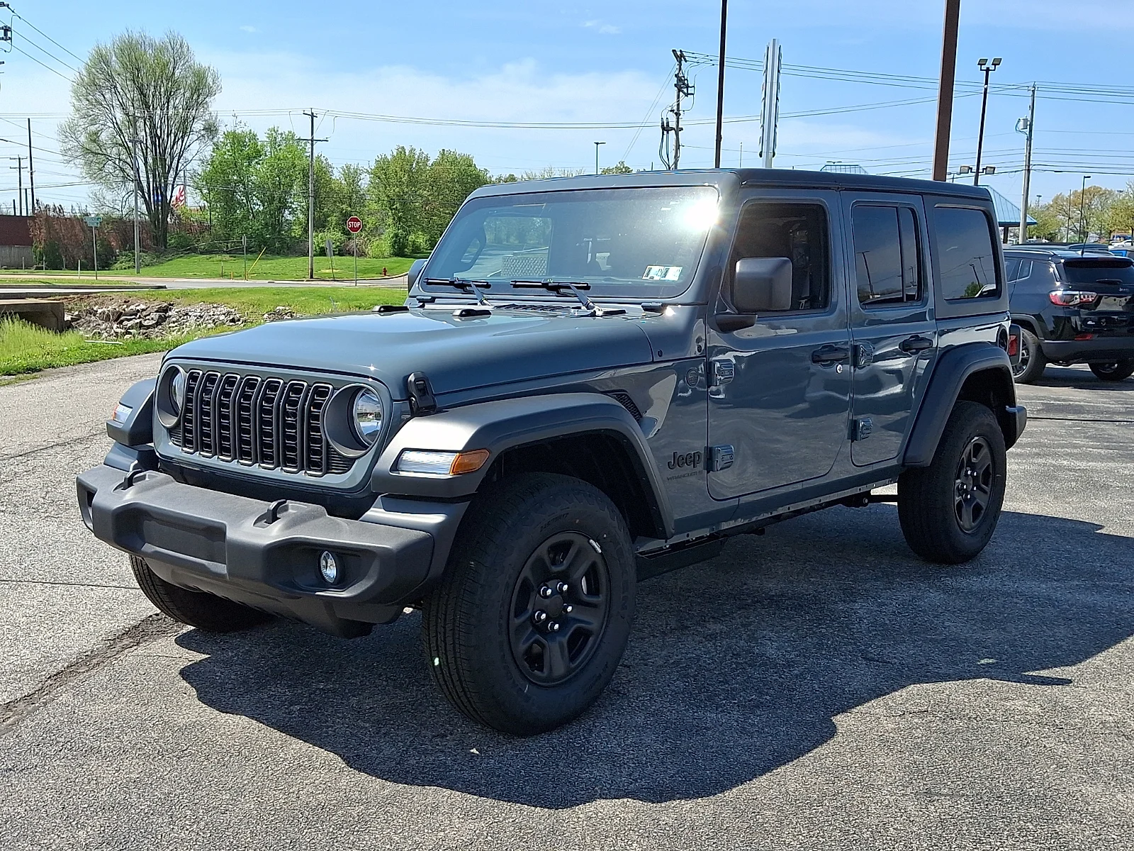 New 2026 Anvil Clear-Coat Exterior Paint Jeep 4-Door Sport image 4