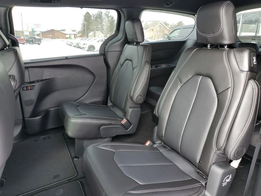 2026 Chrysler Pacifica Select - Photo 30