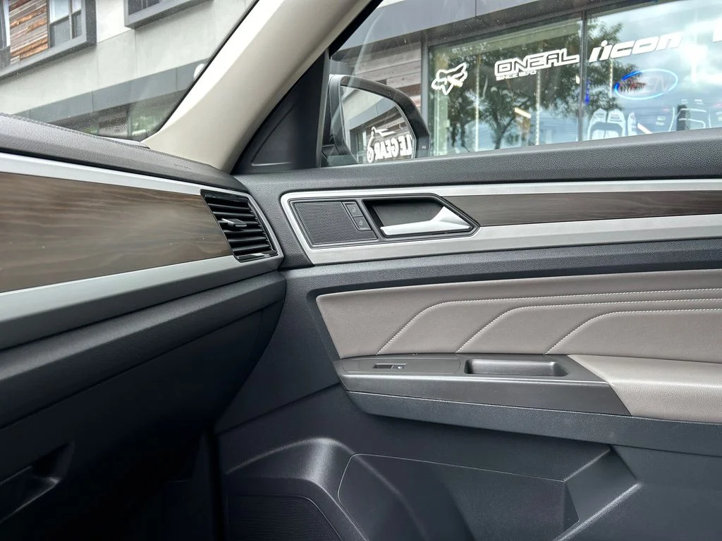 Used 2022  Volkswagen 2.0T SE w/Technology image 21