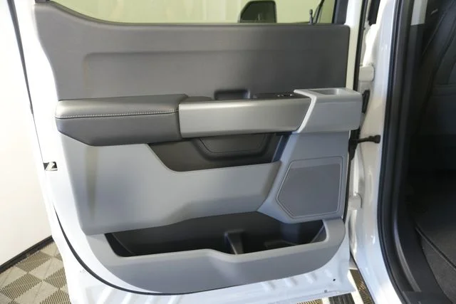 New 2026 Oxford White Ford F-250® XLT image 29