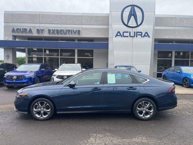 Used 2024 Canyon River Blue Metallic Honda EX image 3
