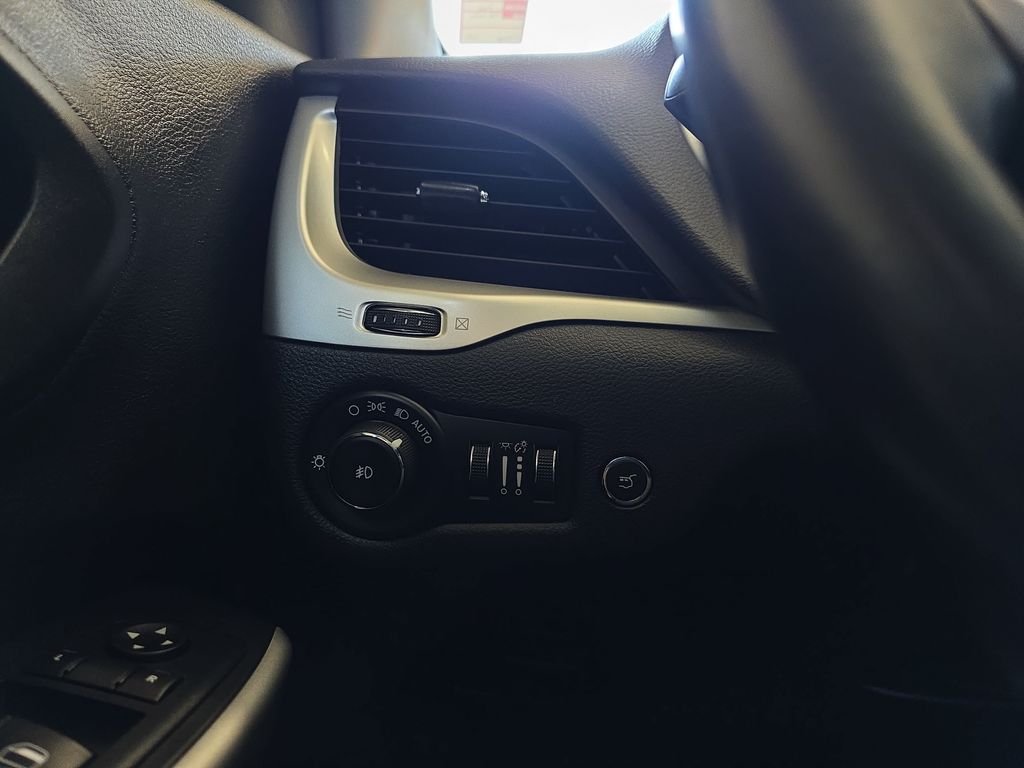 Used 2017 Red Jeep Trailhawk image 29