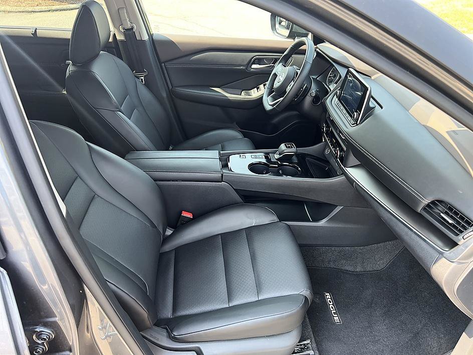 Certified Used 2023 Gun Metallic Nissan SV image 17