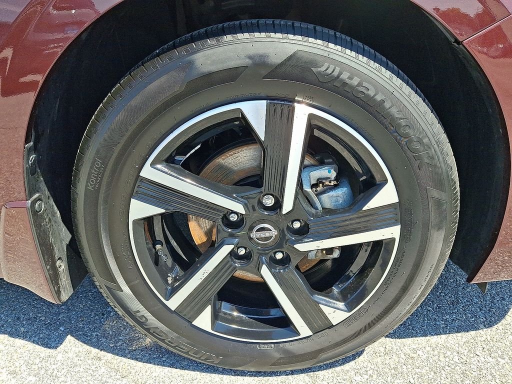 Used 2025 Rosewood Metallic Nissan SV image 9