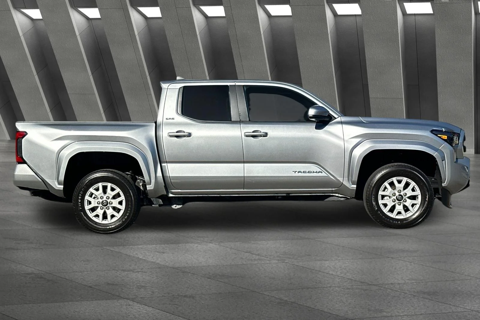 2025 Toyota Tacoma SR5 - Photo 13