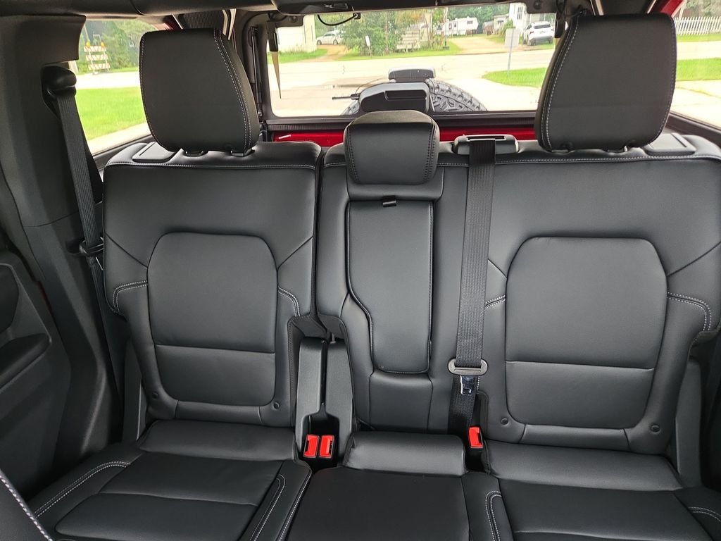 New 2026 Ruby Red Metallic Tinted Clearcoat Ford Outer Banks® image 14