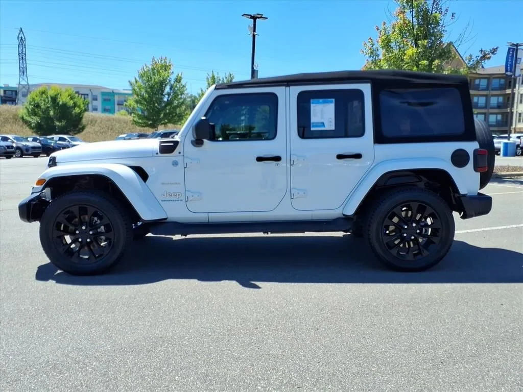 Used 2023 White Jeep Sahara 4x4 image 34