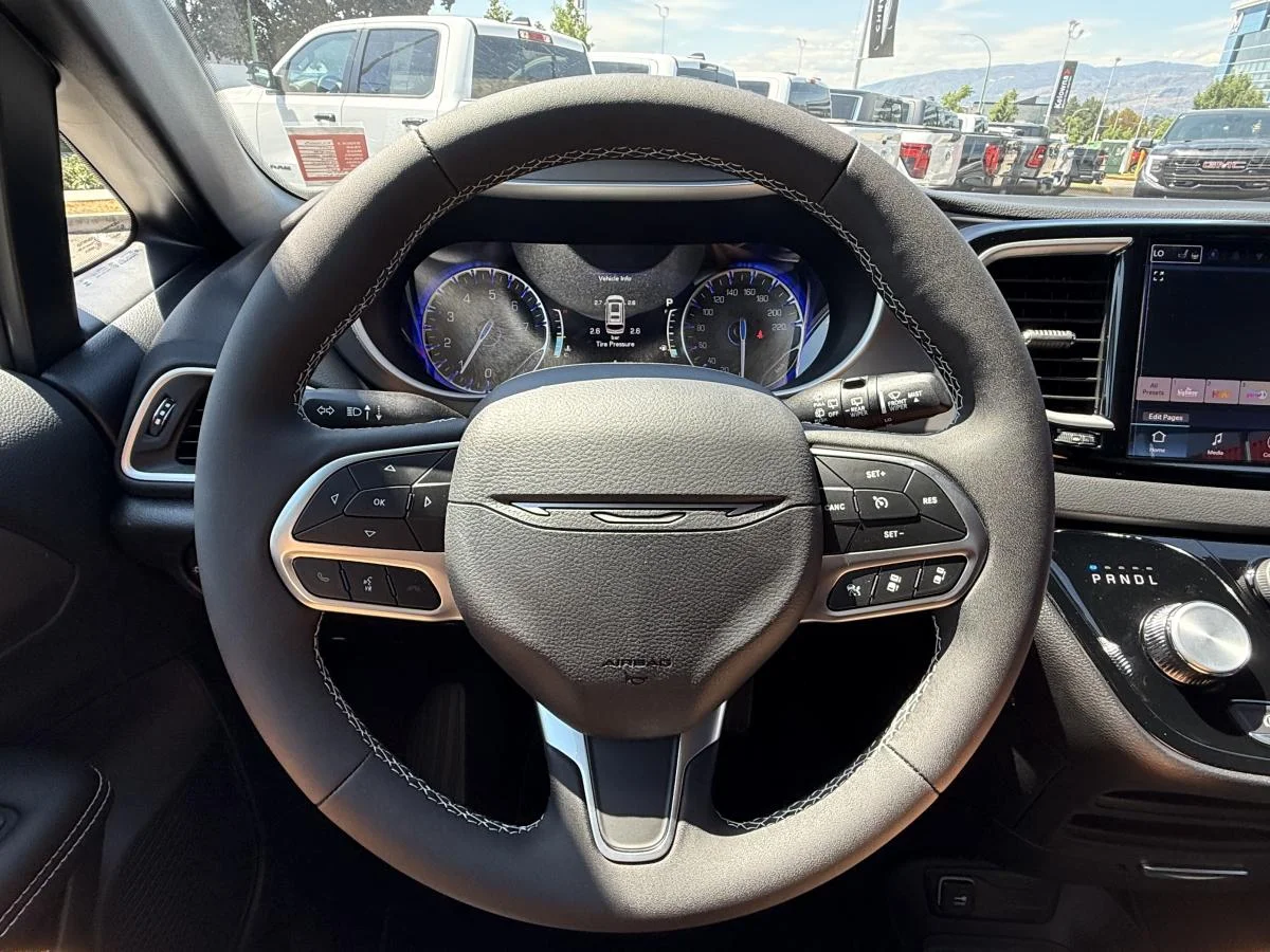 New 2027 White Chrysler SXT image 28