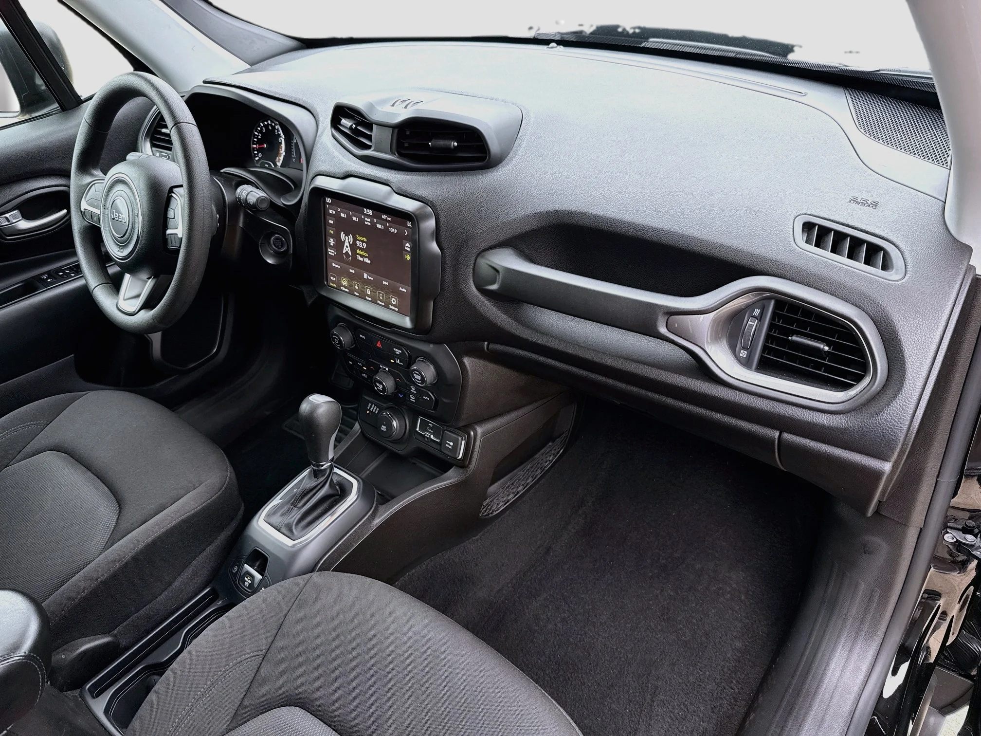 Used 2023 Black Clearcoat Jeep Latitude image 28