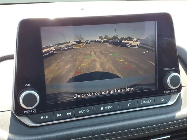 Used 2024  Nissan SV image 6