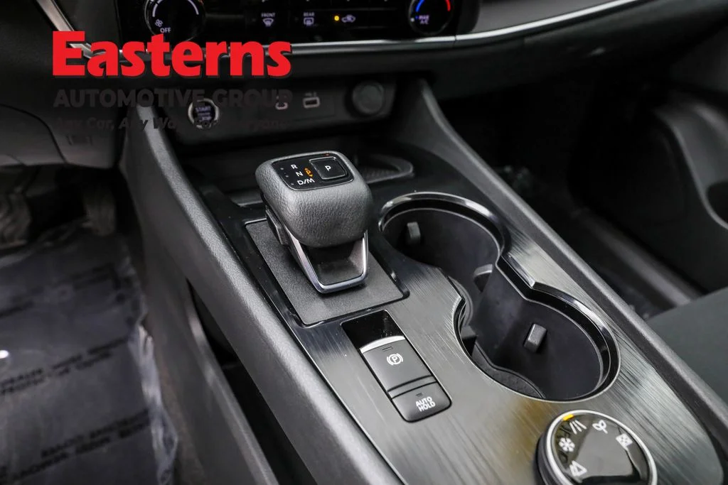 Used 2023 Gray Nissan S image 12