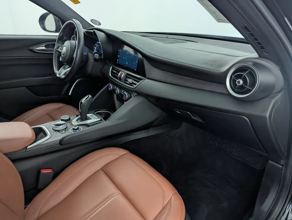 Used 2022 Black Alfa Romeo Ti image 51