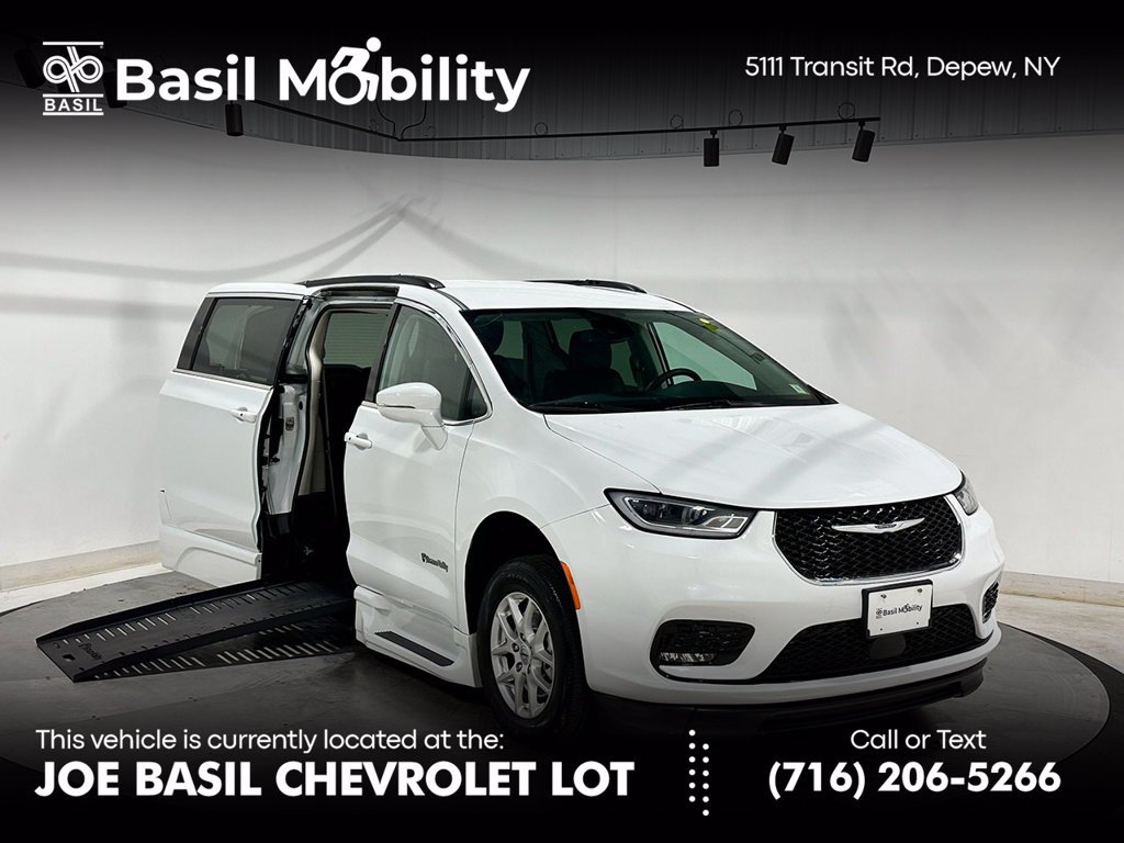 Used 2022 White Chrysler Wheelchair Accessible-Touring L image 1