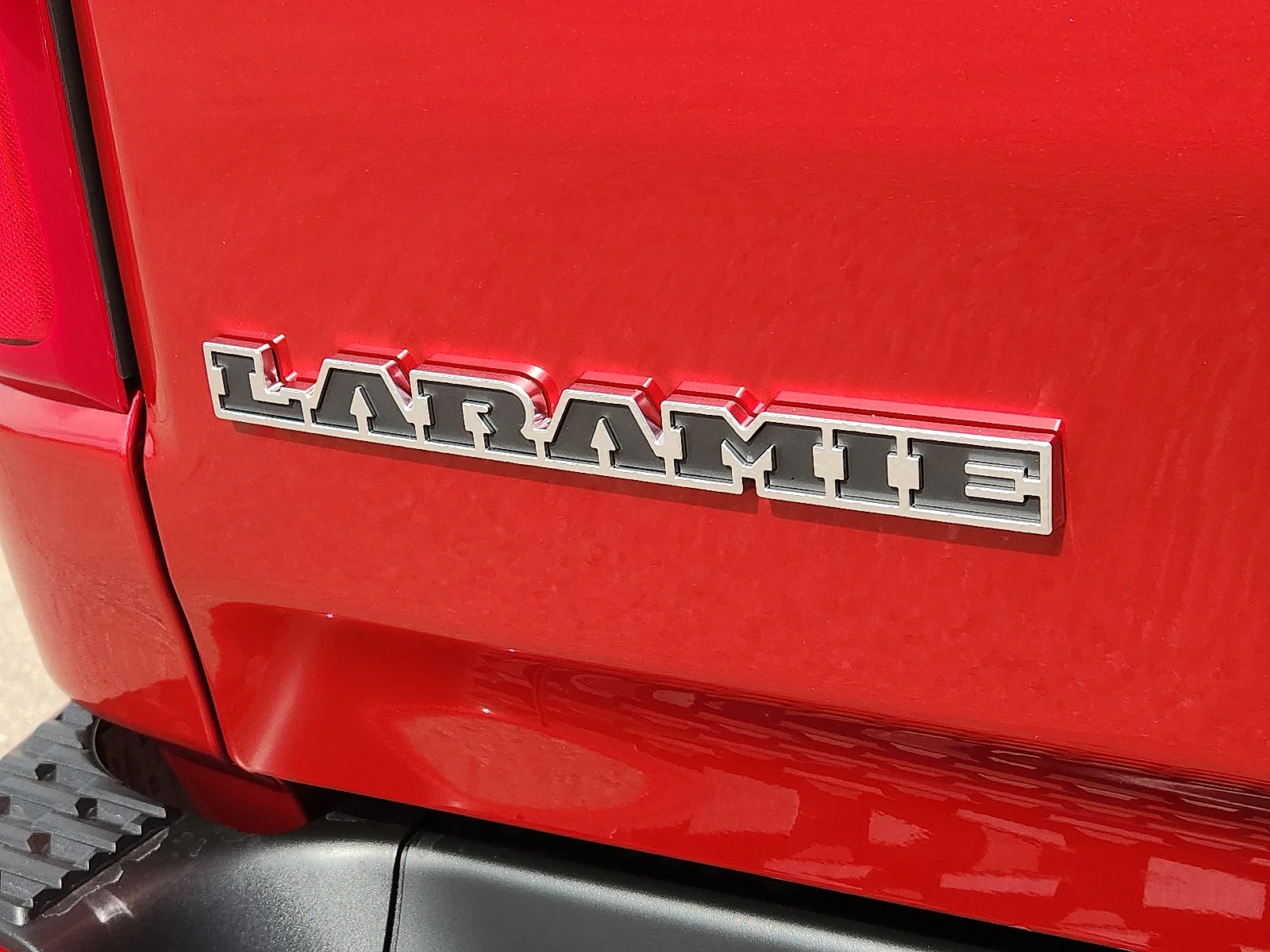 New 2027 Molten Red Pearl-Coat  Paint Ram LARAMIE CREW CAB 4X2 5
