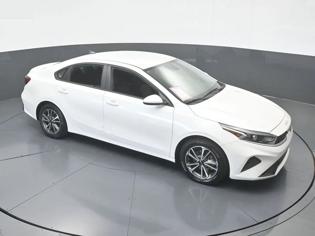 Used 2023 Snow White Pearl Kia LXS image 46