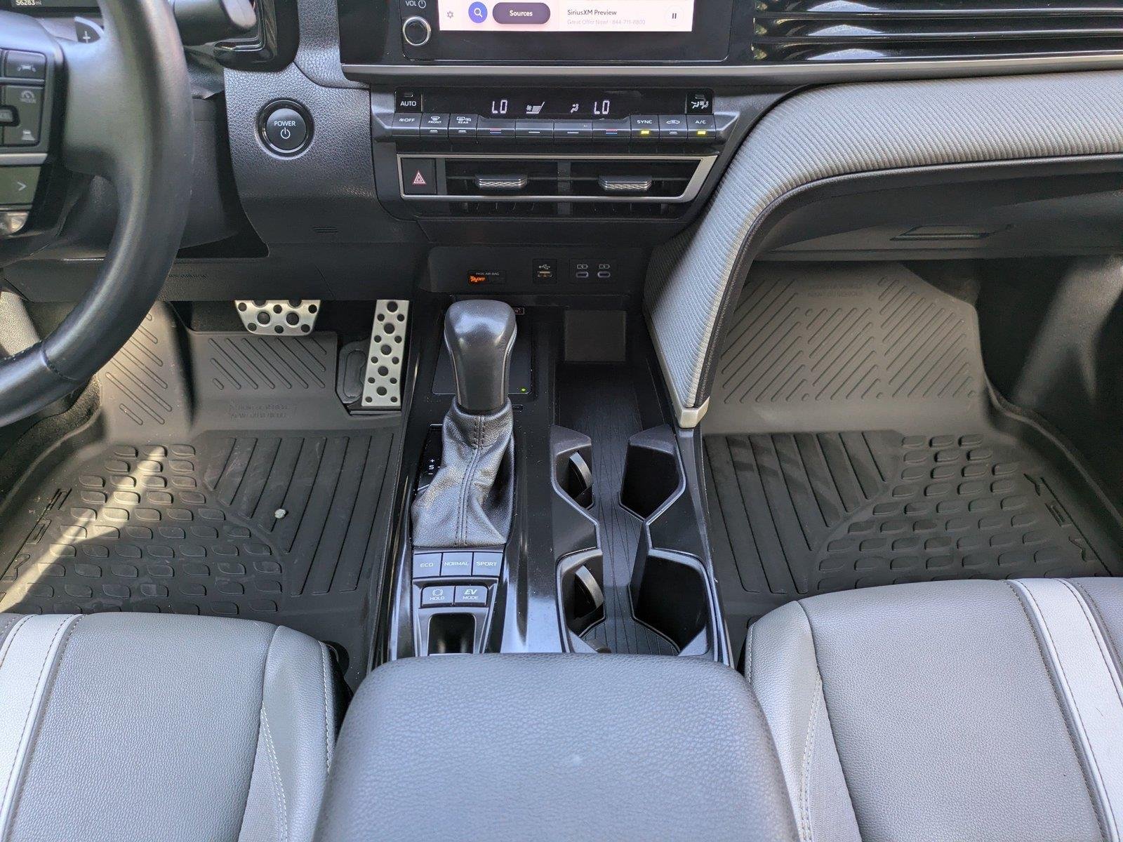 Used 2025  Toyota SE image 18