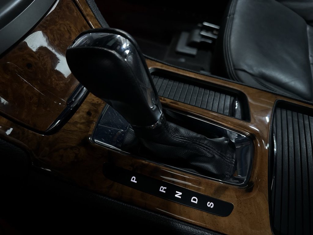 Used 2015 Tuxedo Black Lincoln Base image 25
