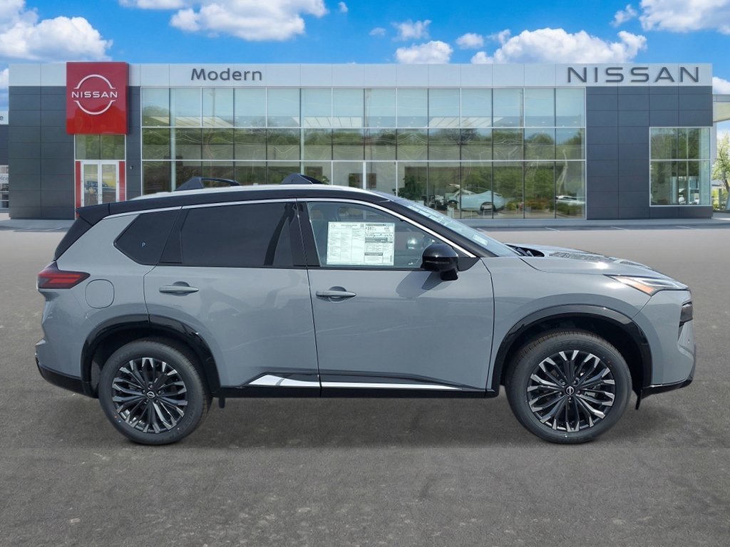 New 2026 Boulder Gray Pearl / Super Black Two-tone Nissan Platinum image 6