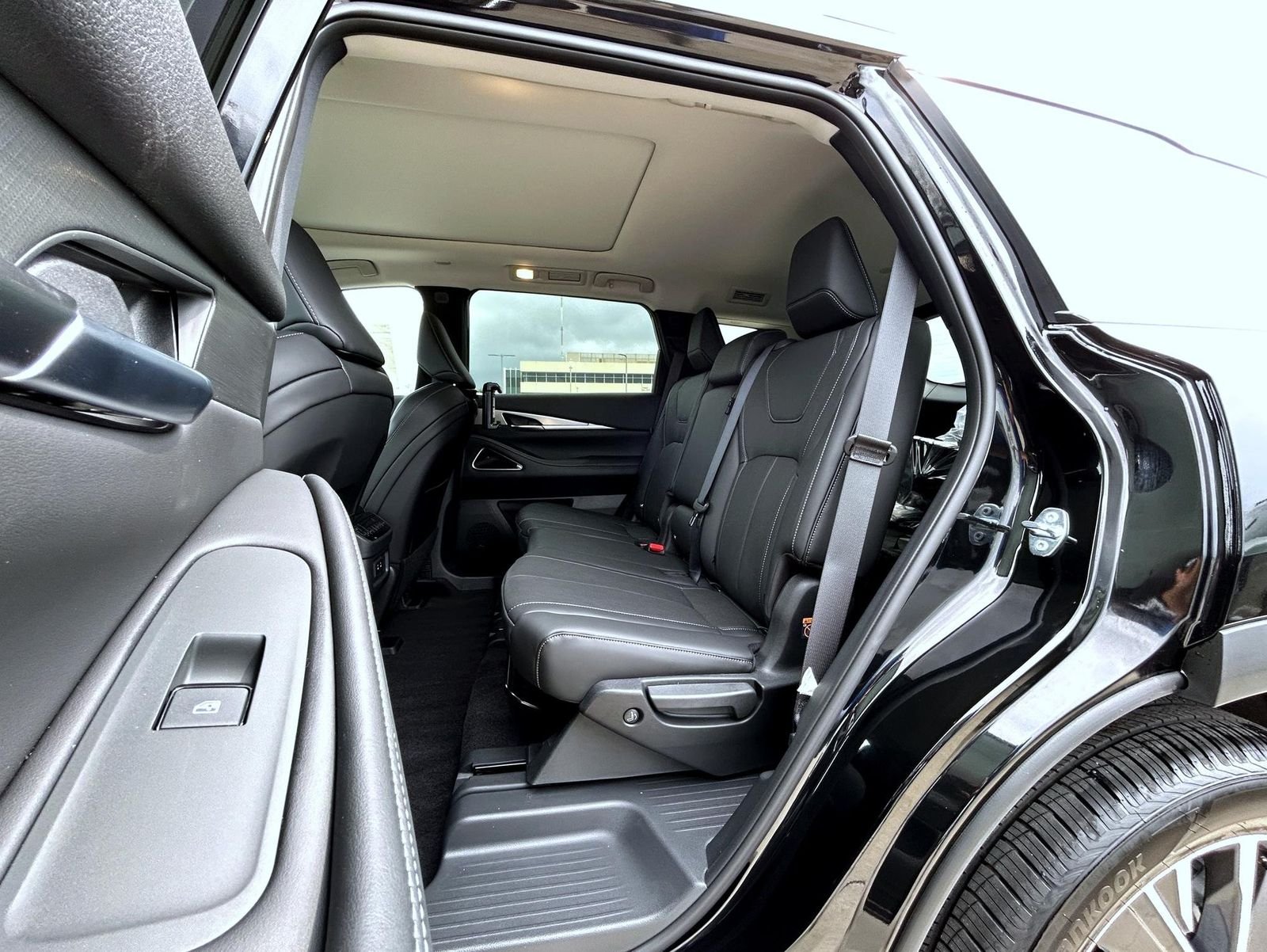 New 2027 MINERAL BLACK INFINITI Luxe AWD image 21