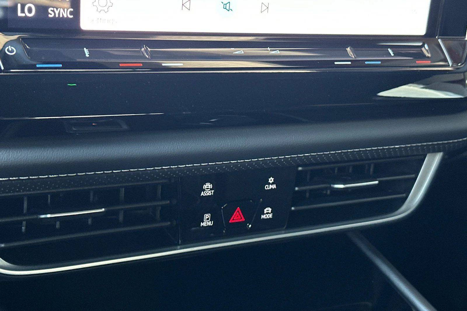 New 2026 Silver Volkswagen SE w/Technology image 18