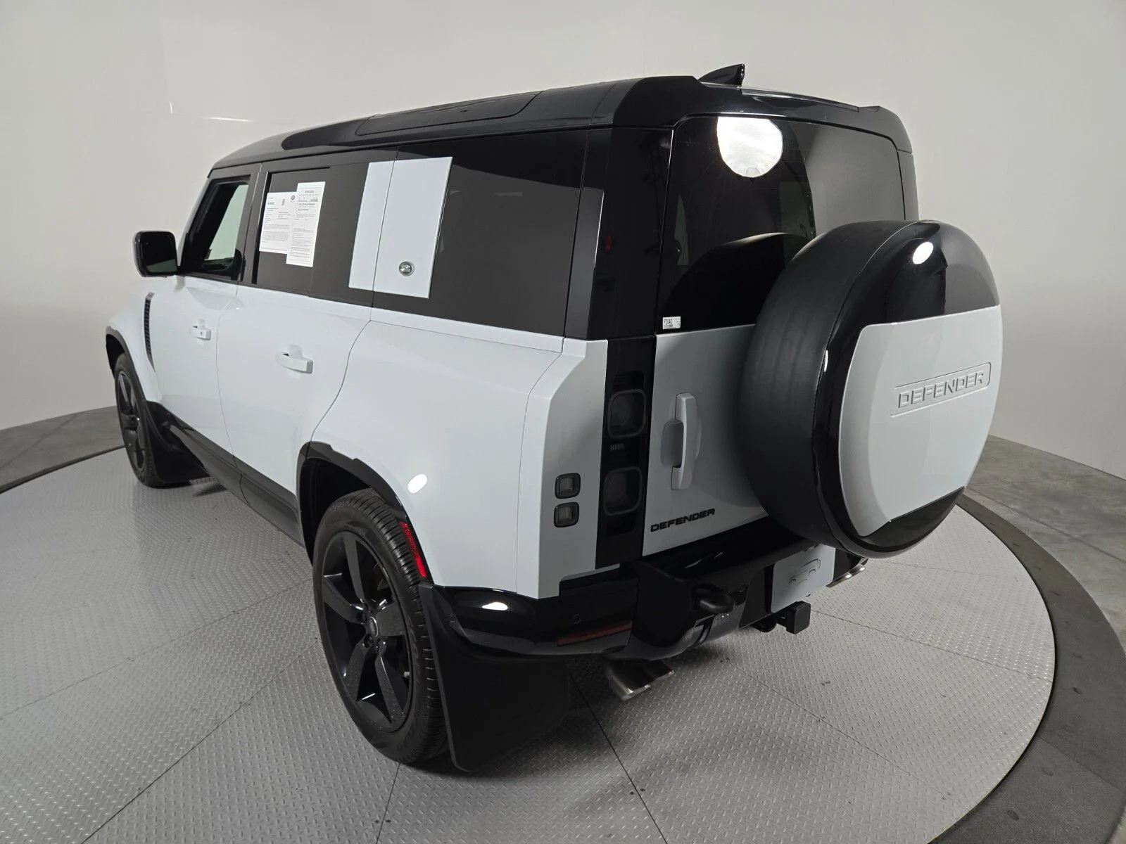 Certified Used 2023 Yulong White Metallic Land Rover Carpathian Edition image 7