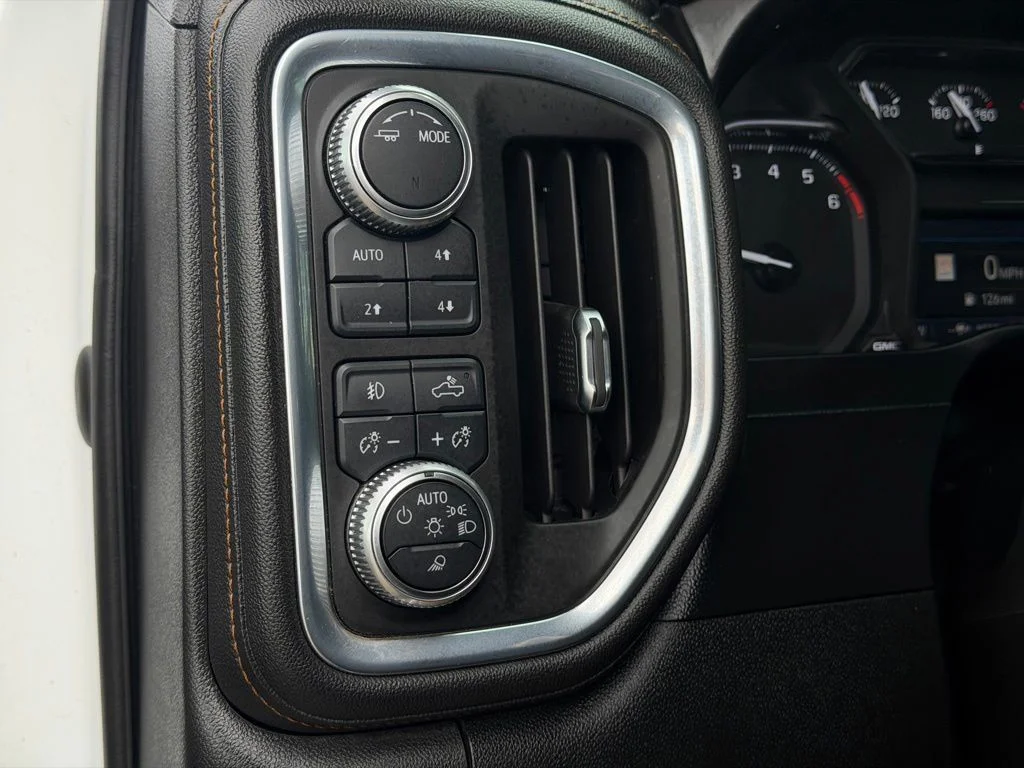 Used 2021 White GMC AT4 image 23