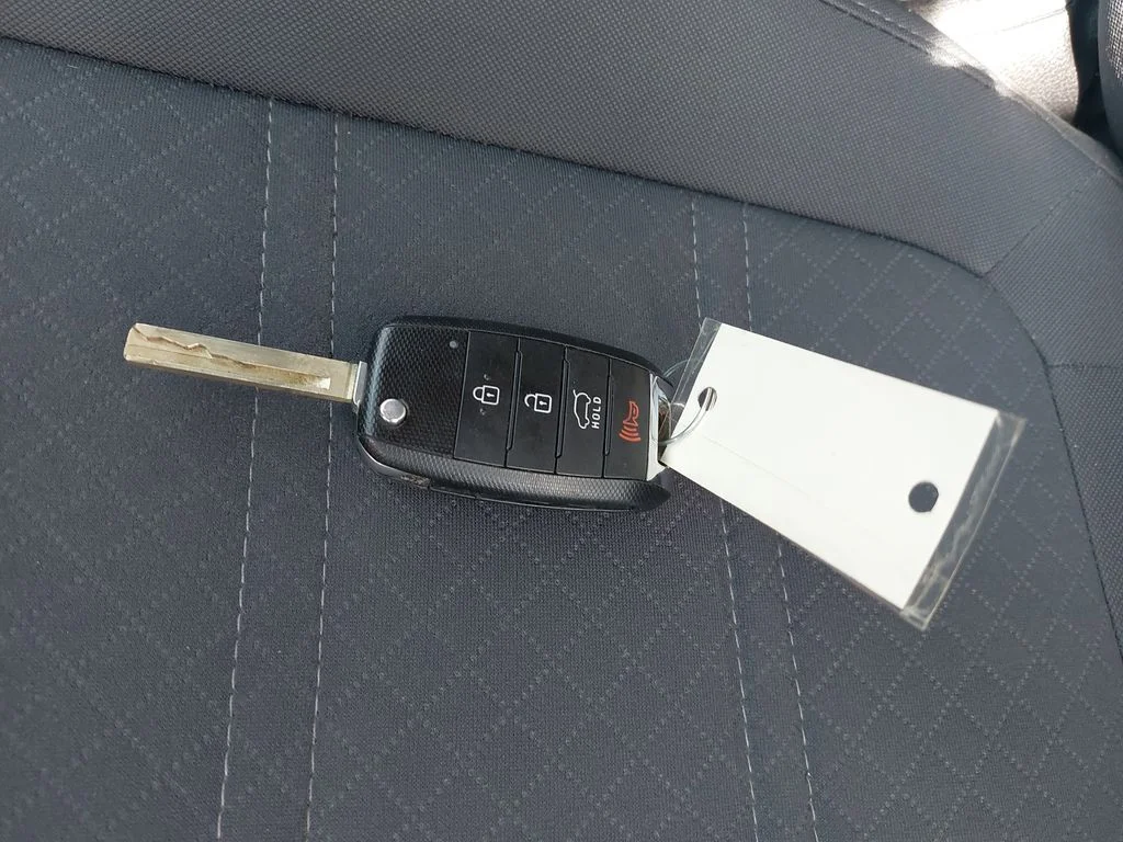 Used 2016 Silver Kia LX image 31