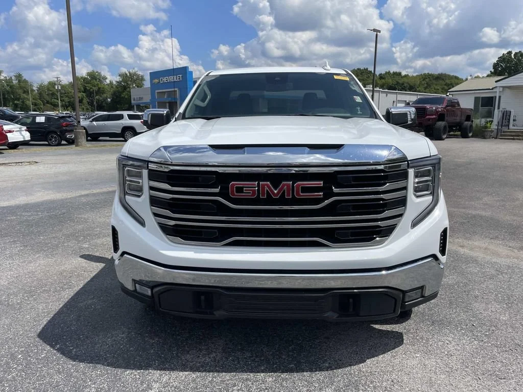 Used 2025 Summit White GMC SLT image 2