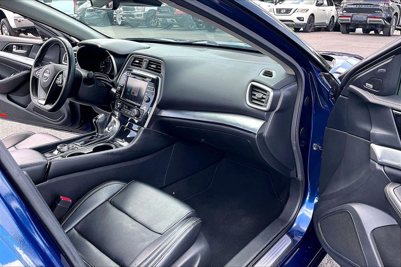 Used 2023 Deep Blue Pearl Nissan SL image 28