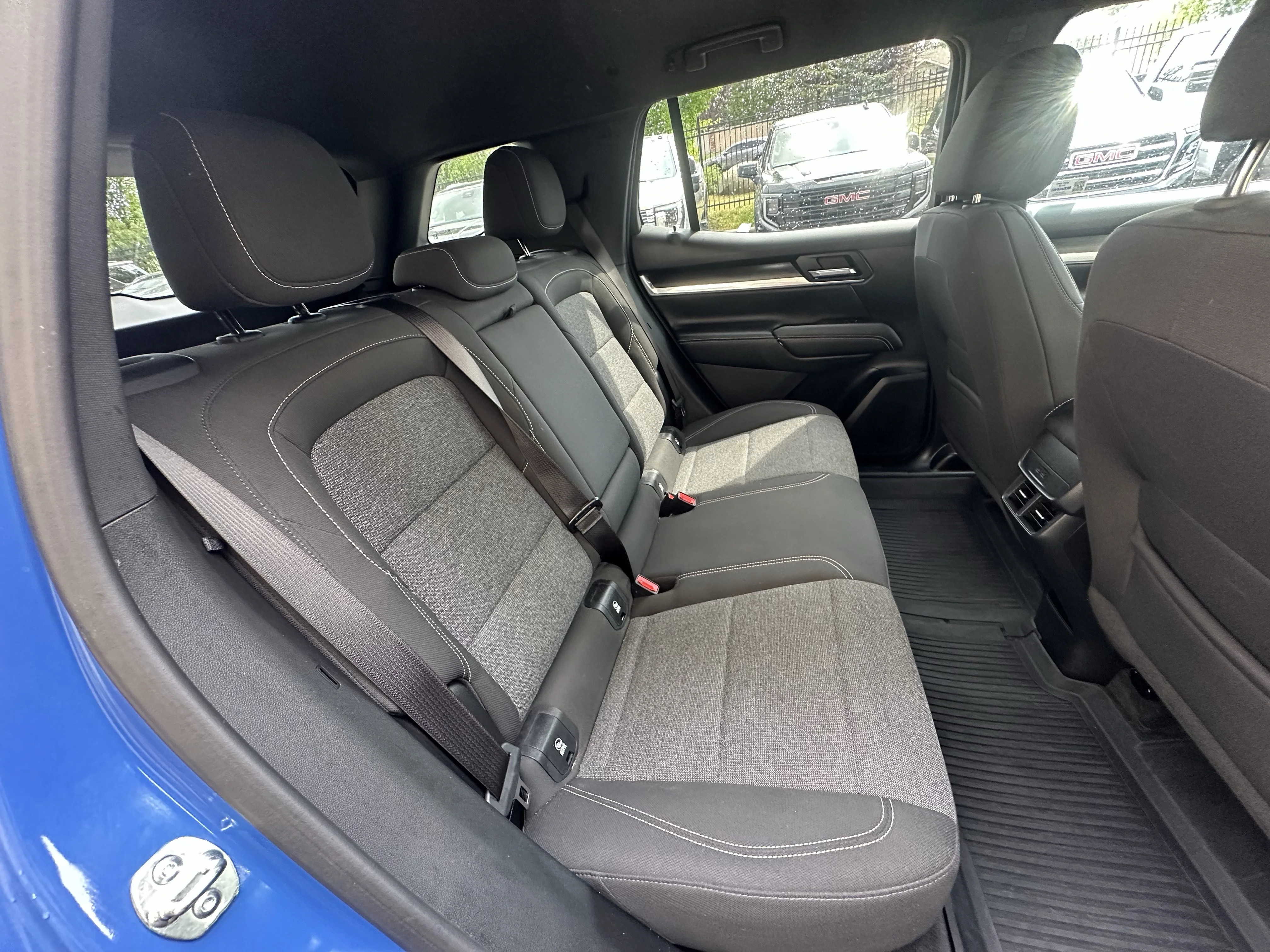 Certified Used 2025  GMC AWD Elevation image 21