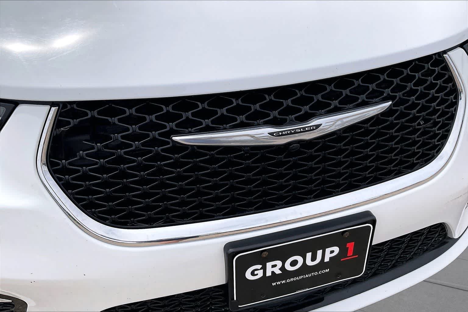 Used 2023 Bright White Clearcoat Chrysler Touring L image 28