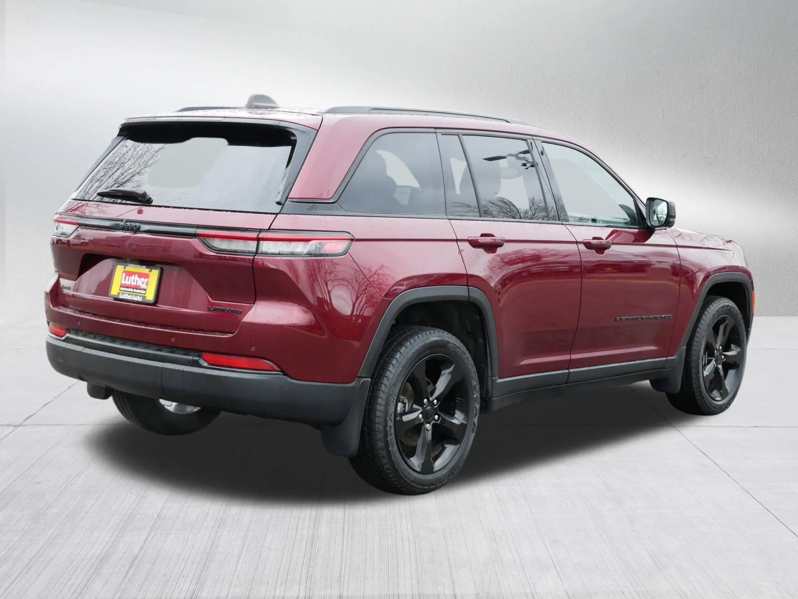 Used 2023 Velvet Red Pearlcoat Jeep Limited image 7