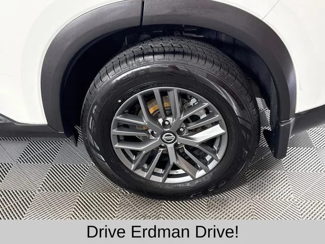 Used 2021 White Nissan S image 4