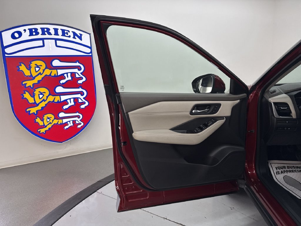 Used 2023 Scarlet Nissan SL image 14
