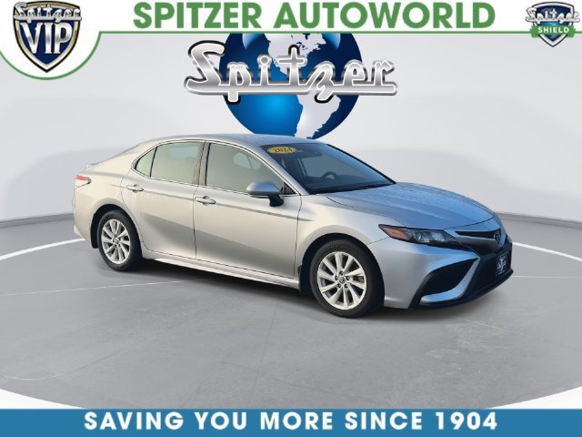Used 2024  Toyota SE image 3