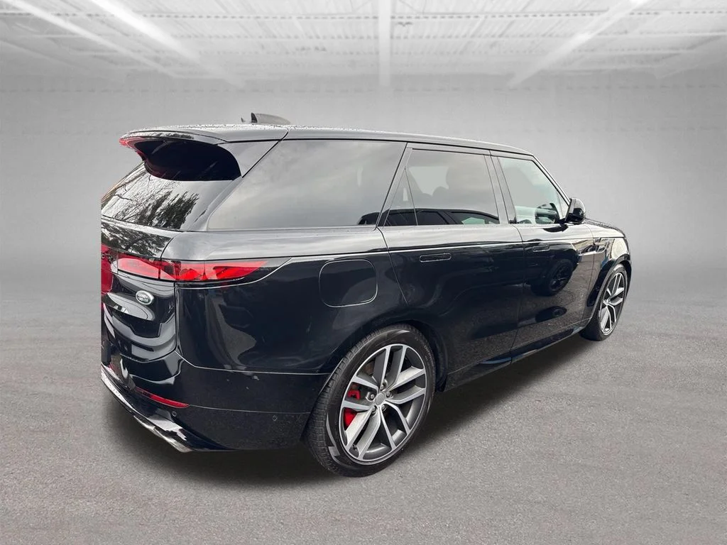 Used 2023 Black Land Rover First Edition image 8