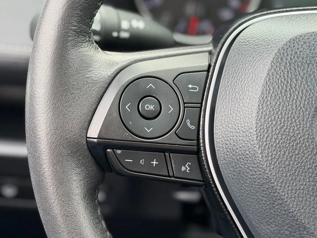 Used 2021 Silver Toyota XLE image 12