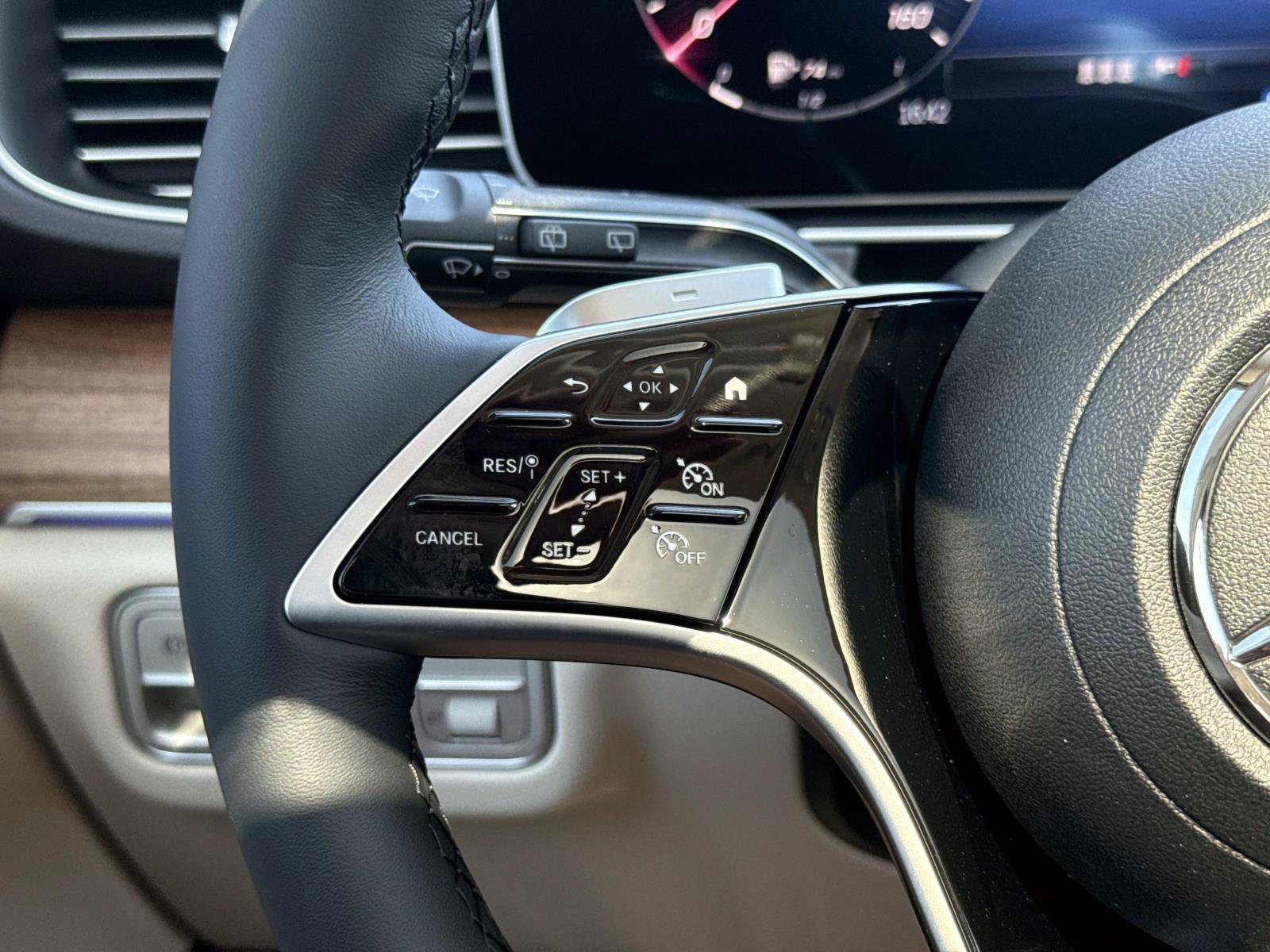 New 2026 Polar White Mercedes-Benz 350 4MATIC® SUV image 31