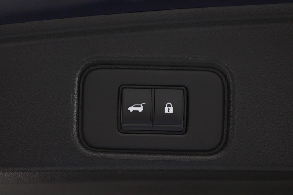 2025 Nissan Pathfinder SV - Photo 19