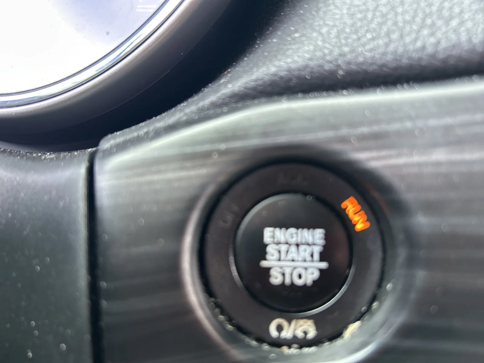Used 2020 Velvet Jeep Altitude image 34