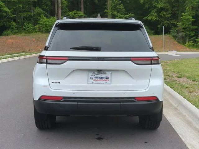 Used 2023 White/off-white Jeep Altitude X image 12