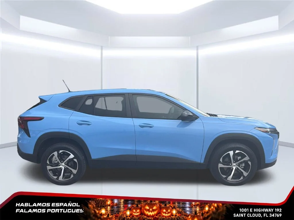 Used 2024 Fountain Blue Chevrolet 1RS image 7