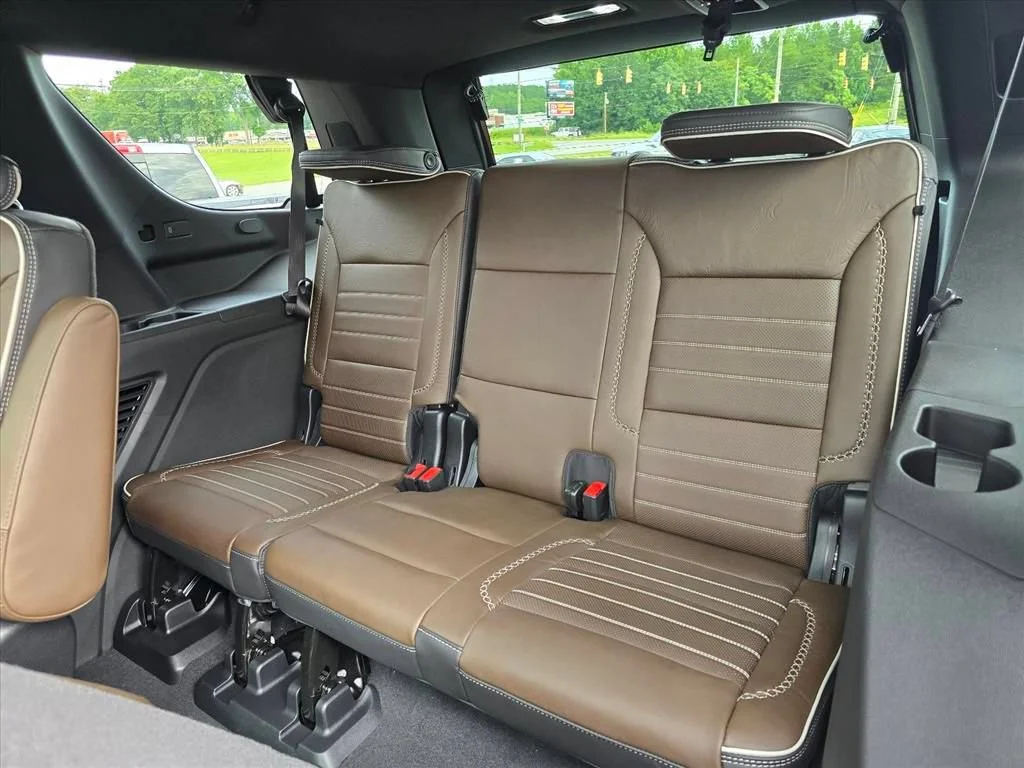 2026 GMC Yukon Denali Ultimate - Photo 12