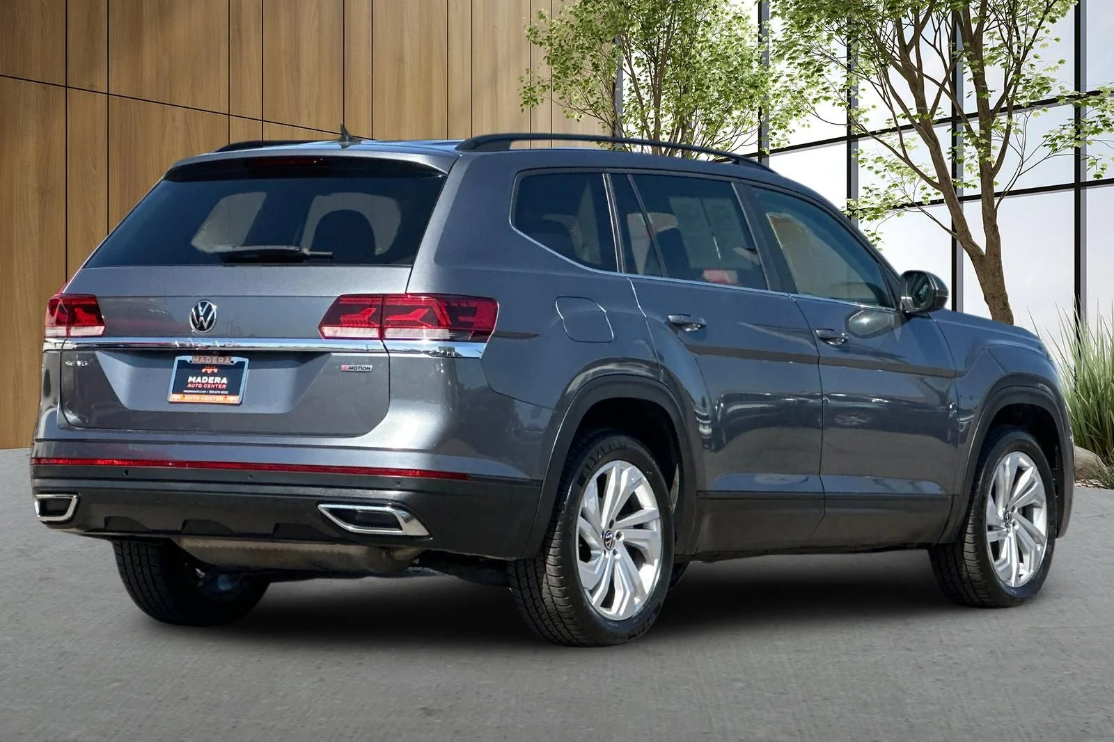 Used 2021 Gray Volkswagen 3.6L V6 SE w/Technology image 4